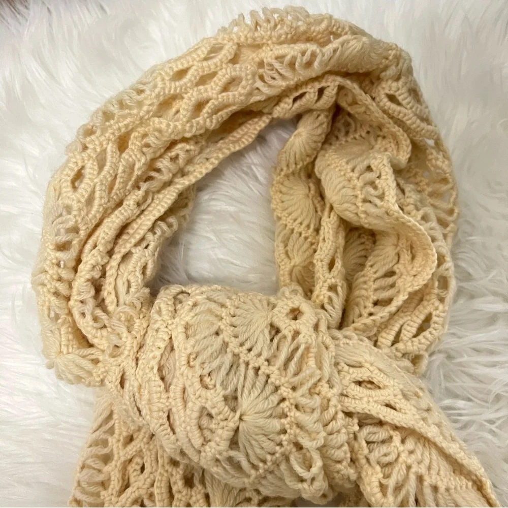 Vintage 80’s Grannnycore Cottagecore Boho Cozy Cream Crochet Knit Blanket Scarf
